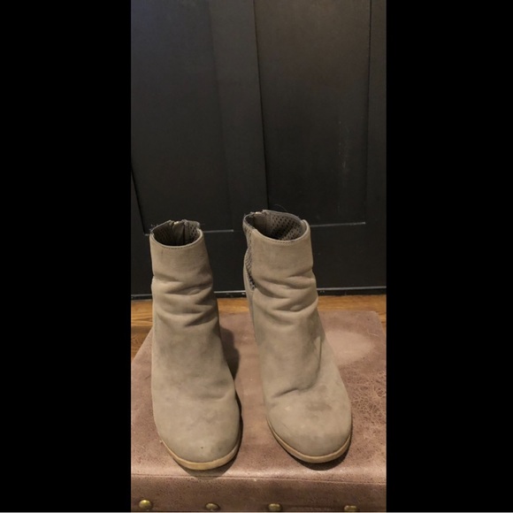 “Call it spring” women’s Grey/brown half boots with mesh leather siding size 8 - Picture 6 of 14